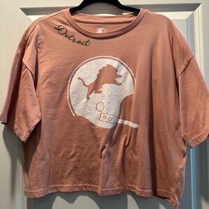 Detroit Lions Pink Cropped Tee